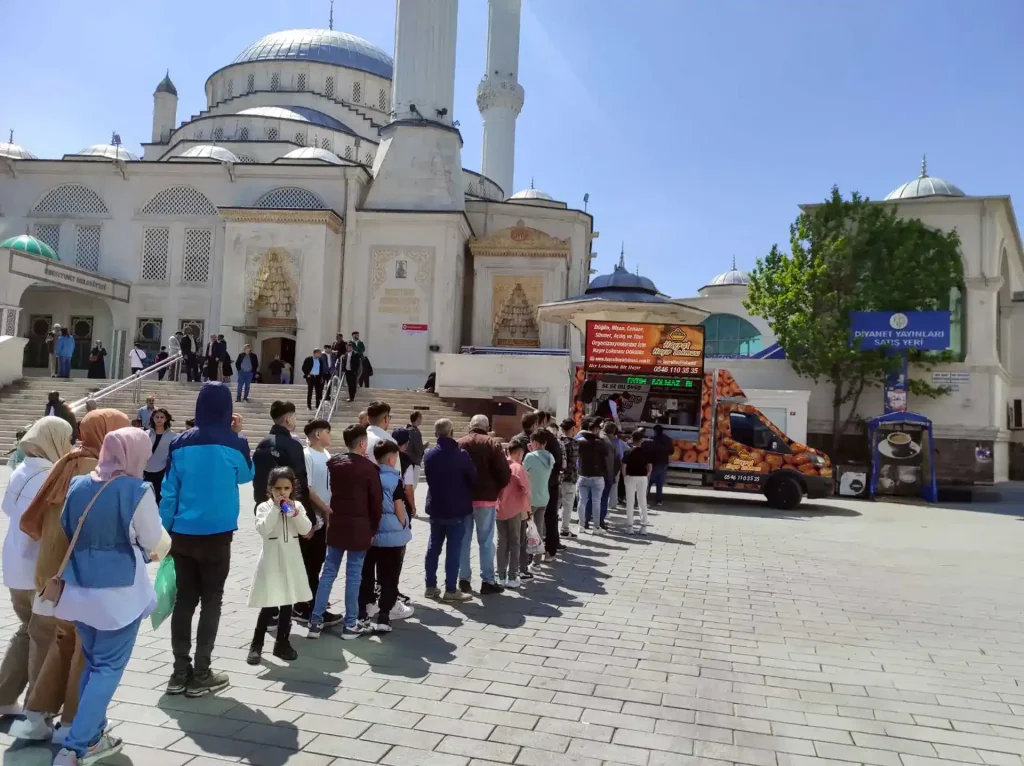 İstanbul Hayır Lokması - Lokmacı İstanbul - İstanbul - Lokma Döktürme - İstanbul Lokma Dağıtımı