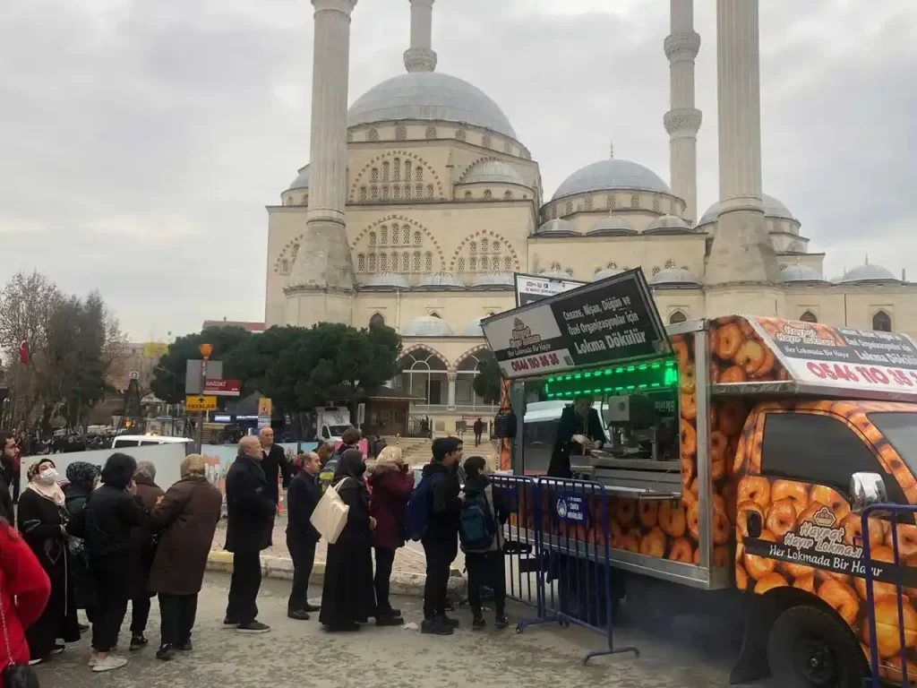 İstanbul Hayır Lokması - Lokmacı İstanbul - İstanbul - Lokma Döktürme - İstanbul Lokma Dağıtımı