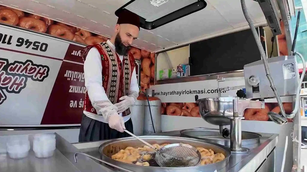 İstanbul'da çıtır taze İzmir lokması, lokma tatlısı ve saray lokması döktürme