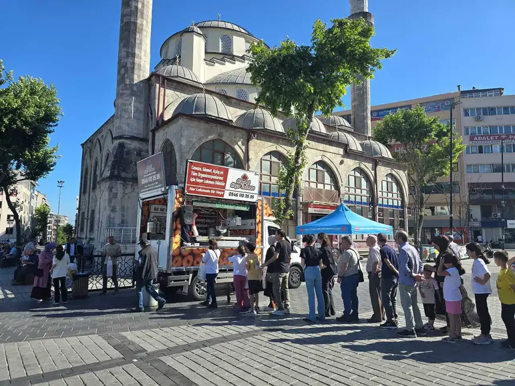 İstanbul lokma dağıtımı, cenaze, mevlit, kandil düğün ve tüm özel günlerde lokmacı kiralama, lokma döktürme hizmeti